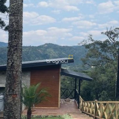 Sítio com 130m², 3 quartos (sendo 3 suítes), 3 garagens, no bairro Centro em Urubici