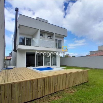 Casa com 210m², 3 quartos (sendo 3 suítes), 4 garagens, no bairro Campeche em Florianópolis