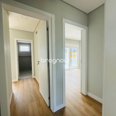 Casa com 210m², 3 quartos (sendo 3 suítes), 4 garagens, no bairro Campeche em Florianópolis