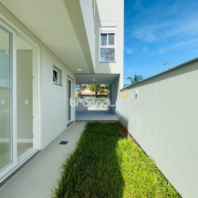 Casa com 210m², 3 quartos (sendo 3 suítes), 4 garagens, no bairro Campeche em Florianópolis