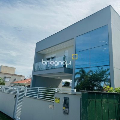 Casa com 210m², 3 quartos (sendo 3 suítes), 4 garagens, no bairro Campeche em Florianópolis