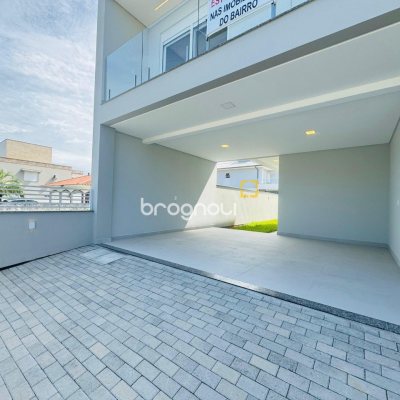 Casa com 210m², 3 quartos (sendo 3 suítes), 4 garagens, no bairro Campeche em Florianópolis