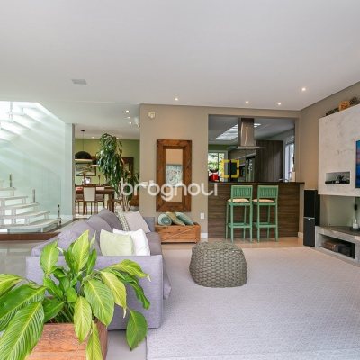 Casa com 410m², 4 quartos (sendo 4 suítes), 3 garagens, no bairro Praia Mole em Florianópolis