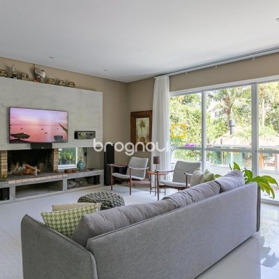 Casa com 410m², 4 quartos (sendo 4 suítes), 3 garagens, no bairro Praia Mole em Florianópolis