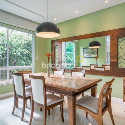 Casa com 410m², 4 quartos (sendo 4 suítes), 3 garagens, no bairro Praia Mole em Florianópolis