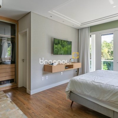 Casa com 410m², 4 quartos (sendo 4 suítes), 3 garagens, no bairro Praia Mole em Florianópolis