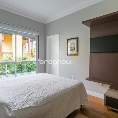 Casa com 410m², 4 quartos (sendo 4 suítes), 3 garagens, no bairro Praia Mole em Florianópolis