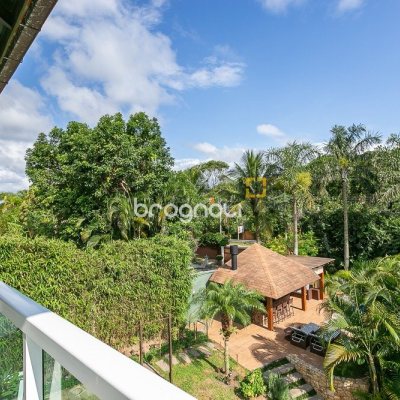 Casa com 410m², 4 quartos (sendo 4 suítes), 3 garagens, no bairro Praia Mole em Florianópolis
