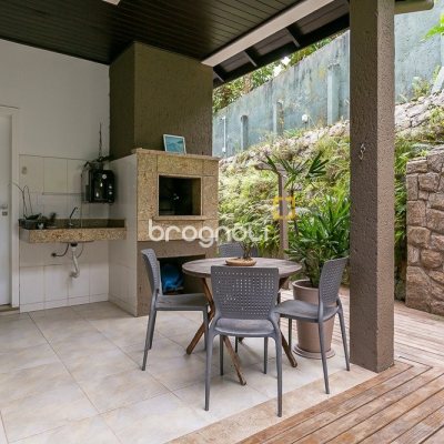 Casa com 410m², 4 quartos (sendo 4 suítes), 3 garagens, no bairro Praia Mole em Florianópolis