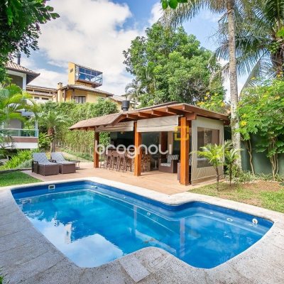 Casa com 410m², 4 quartos (sendo 4 suítes), 3 garagens, no bairro Praia Mole em Florianópolis