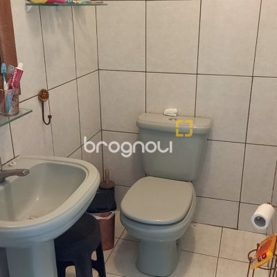 Casa com 136m², 3 quartos (sendo 1 suíte), 2 garagens, no bairro Campeche em Florianópolis