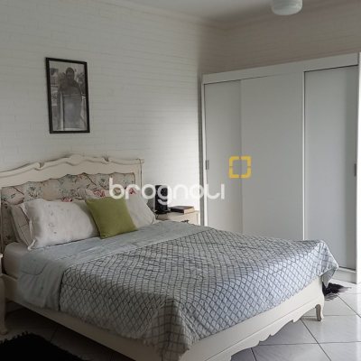 Casa com 136m², 3 quartos (sendo 1 suíte), 2 garagens, no bairro Campeche em Florianópolis