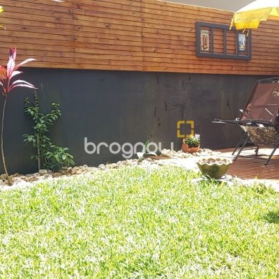 Casa com 136m², 3 quartos (sendo 1 suíte), 2 garagens, no bairro Campeche em Florianópolis