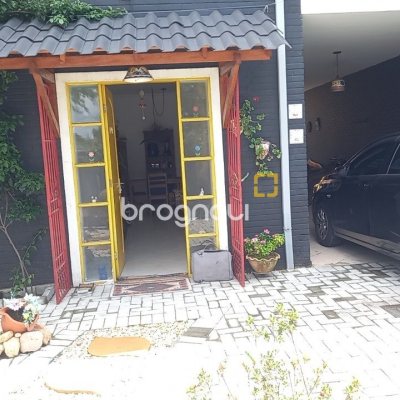 Casa com 136m², 3 quartos (sendo 1 suíte), 2 garagens, no bairro Campeche em Florianópolis