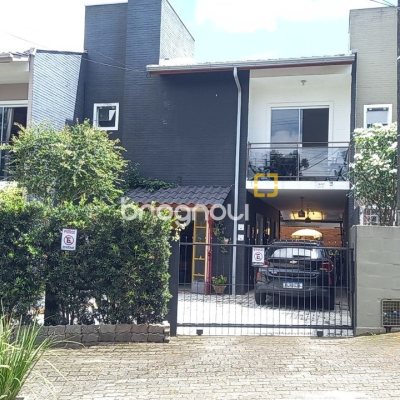 Casa com 136m², 3 quartos (sendo 1 suíte), 2 garagens, no bairro Campeche em Florianópolis
