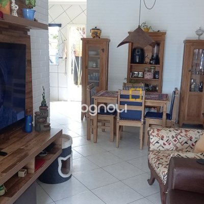 Casa com 136m², 3 quartos (sendo 1 suíte), 2 garagens, no bairro Campeche em Florianópolis