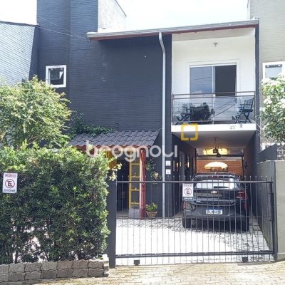 Casa com 136m², 3 quartos (sendo 1 suíte), 2 garagens, no bairro Campeche em Florianópolis