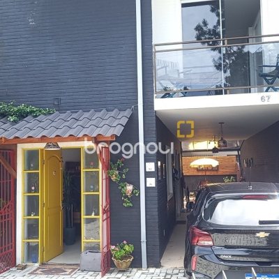 Casa com 136m², 3 quartos (sendo 1 suíte), 2 garagens, no bairro Campeche em Florianópolis