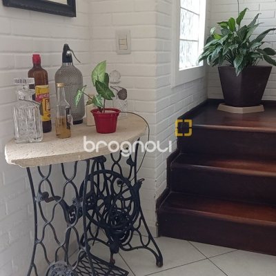 Casa com 136m², 3 quartos (sendo 1 suíte), 2 garagens, no bairro Campeche em Florianópolis