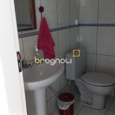 Casa com 136m², 3 quartos (sendo 1 suíte), 2 garagens, no bairro Campeche em Florianópolis