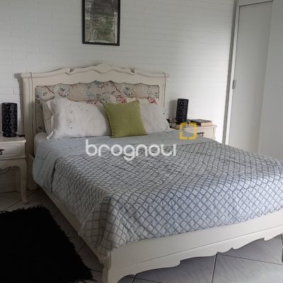 Casa com 136m², 3 quartos (sendo 1 suíte), 2 garagens, no bairro Campeche em Florianópolis