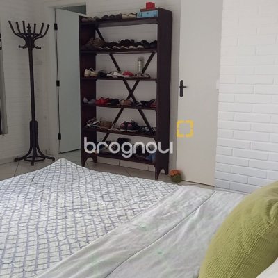 Casa com 136m², 3 quartos (sendo 1 suíte), 2 garagens, no bairro Campeche em Florianópolis