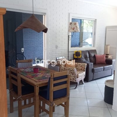 Casa com 136m², 3 quartos (sendo 1 suíte), 2 garagens, no bairro Campeche em Florianópolis