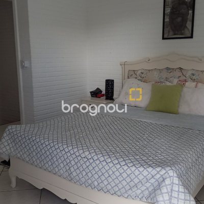 Casa com 136m², 3 quartos (sendo 1 suíte), 2 garagens, no bairro Campeche em Florianópolis
