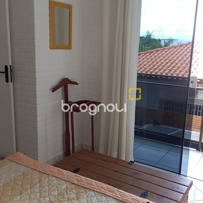 Casa com 136m², 3 quartos (sendo 1 suíte), 2 garagens, no bairro Campeche em Florianópolis