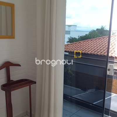 Casa com 136m², 3 quartos (sendo 1 suíte), 2 garagens, no bairro Campeche em Florianópolis