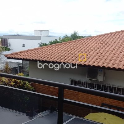 Casa com 136m², 3 quartos (sendo 1 suíte), 2 garagens, no bairro Campeche em Florianópolis