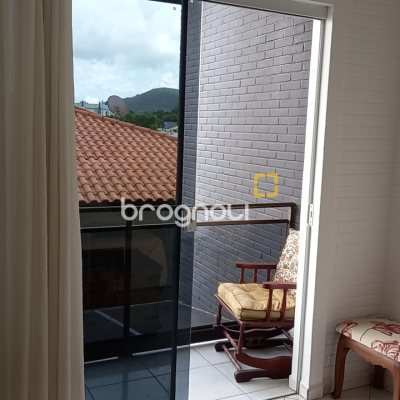 Casa com 136m², 3 quartos (sendo 1 suíte), 2 garagens, no bairro Campeche em Florianópolis
