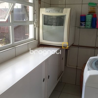 Casa com 136m², 3 quartos (sendo 1 suíte), 2 garagens, no bairro Campeche em Florianópolis