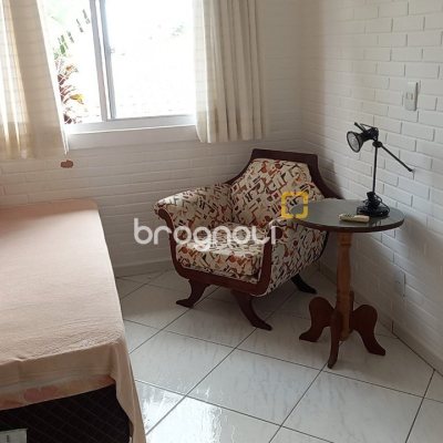 Casa com 136m², 3 quartos (sendo 1 suíte), 2 garagens, no bairro Campeche em Florianópolis