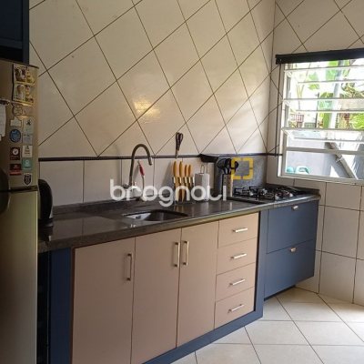 Casa com 136m², 3 quartos (sendo 1 suíte), 2 garagens, no bairro Campeche em Florianópolis