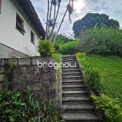Casa de Condomínio com 190m², 4 quartos (sendo 1 suíte), 4 garagens, no bairro Carvoeira em Florianópolis