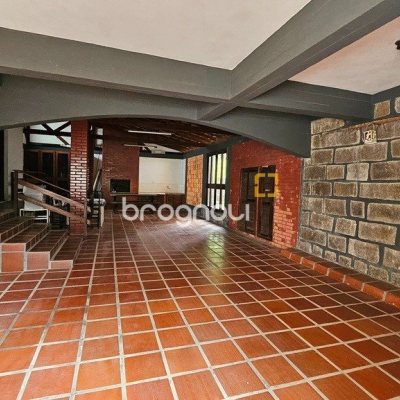 Casa de Condomínio com 190m², 4 quartos (sendo 1 suíte), 4 garagens, no bairro Carvoeira em Florianópolis