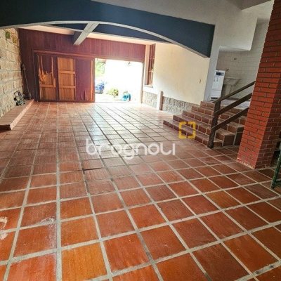 Casa de Condomínio com 190m², 4 quartos (sendo 1 suíte), 4 garagens, no bairro Carvoeira em Florianópolis