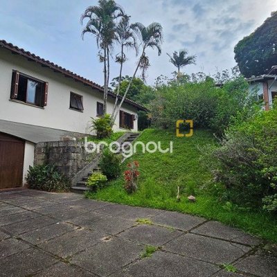 Casa de Condomínio com 190m², 4 quartos (sendo 1 suíte), 4 garagens, no bairro Carvoeira em Florianópolis