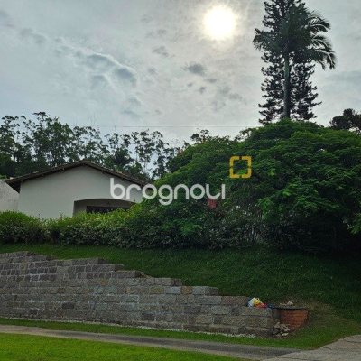 Casa de Condomínio com 190m², 4 quartos (sendo 1 suíte), 4 garagens, no bairro Carvoeira em Florianópolis