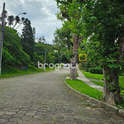 Casa de Condomínio com 190m², 4 quartos (sendo 1 suíte), 4 garagens, no bairro Carvoeira em Florianópolis