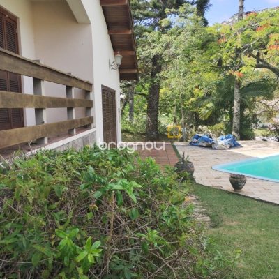 Casa de Condomínio com 190m², 4 quartos (sendo 1 suíte), 4 garagens, no bairro Carvoeira em Florianópolis