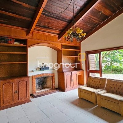 Casa de Condomínio com 190m², 4 quartos (sendo 1 suíte), 4 garagens, no bairro Carvoeira em Florianópolis