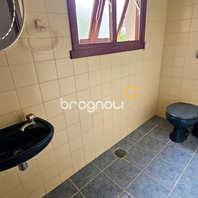 Casa de Condomínio com 190m², 4 quartos (sendo 1 suíte), 4 garagens, no bairro Carvoeira em Florianópolis