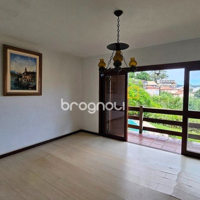 Casa de Condomínio com 190m², 4 quartos (sendo 1 suíte), 4 garagens, no bairro Carvoeira em Florianópolis