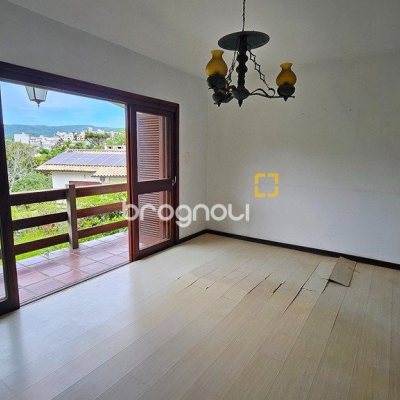 Casa de Condomínio com 190m², 4 quartos (sendo 1 suíte), 4 garagens, no bairro Carvoeira em Florianópolis