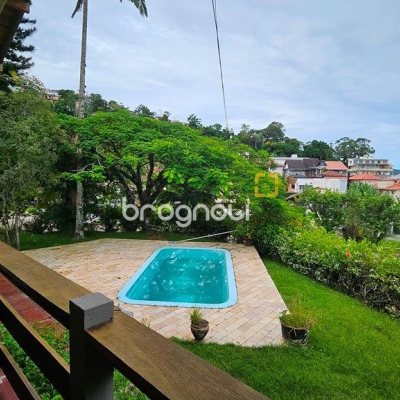 Casa de Condomínio com 190m², 4 quartos (sendo 1 suíte), 4 garagens, no bairro Carvoeira em Florianópolis