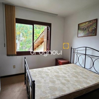 Casa de Condomínio com 190m², 4 quartos (sendo 1 suíte), 4 garagens, no bairro Carvoeira em Florianópolis