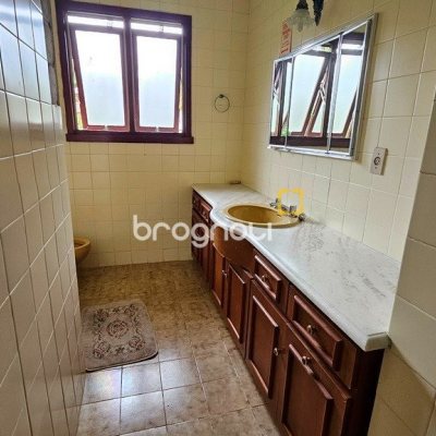 Casa de Condomínio com 190m², 4 quartos (sendo 1 suíte), 4 garagens, no bairro Carvoeira em Florianópolis