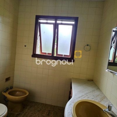 Casa de Condomínio com 190m², 4 quartos (sendo 1 suíte), 4 garagens, no bairro Carvoeira em Florianópolis
